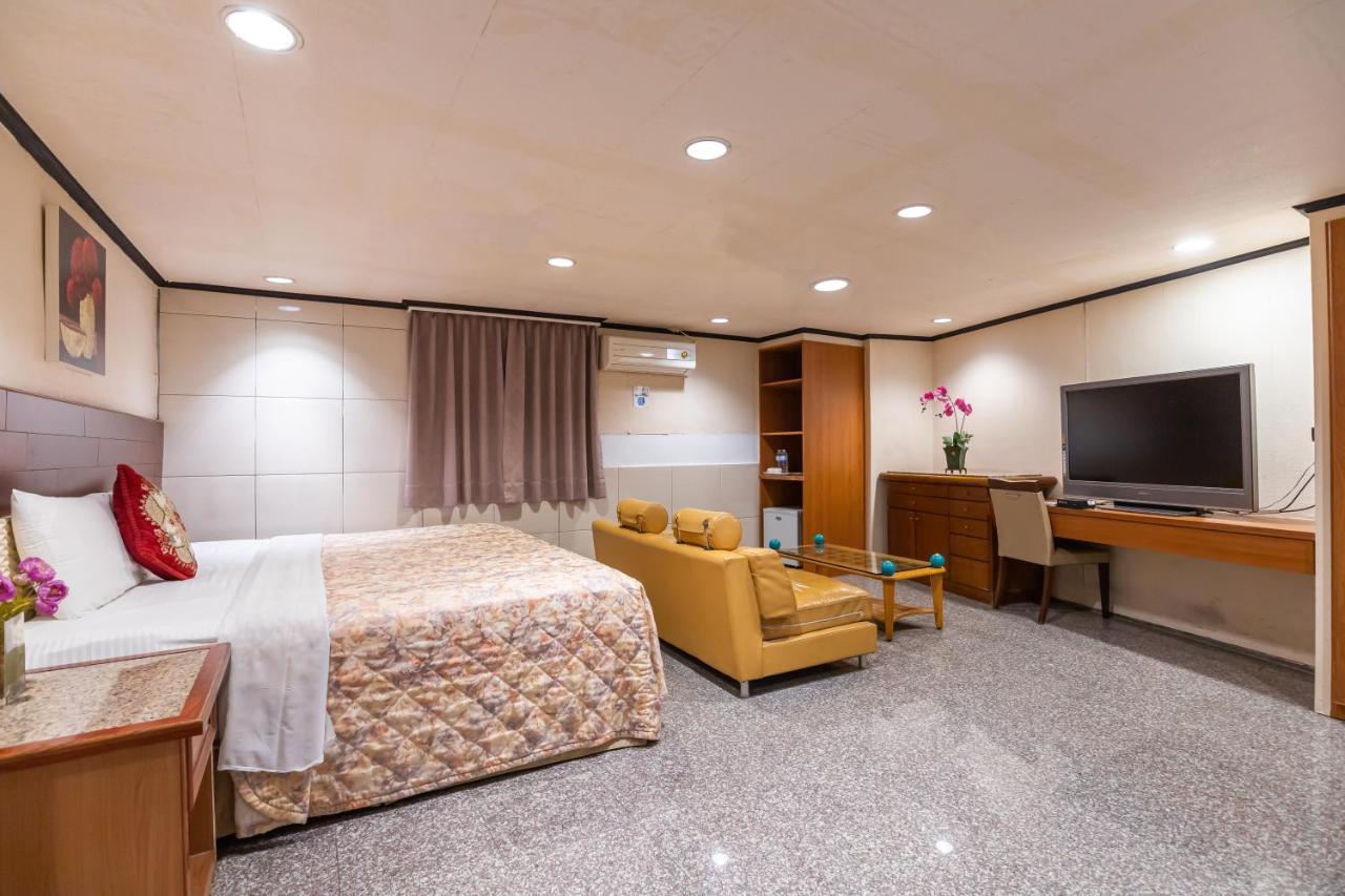 Yi Pin Business Hotel Taoyuan Exterior foto