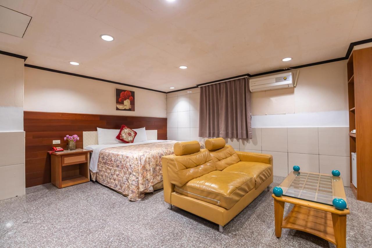 Yi Pin Business Hotel Taoyuan Exterior foto